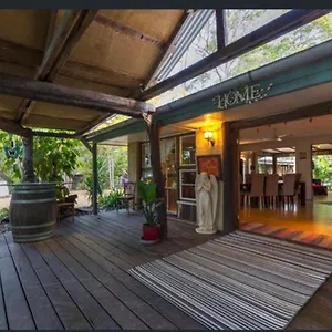 Guest house The Wake-up Call & Retreats - Noosa Hinterland, Pomona