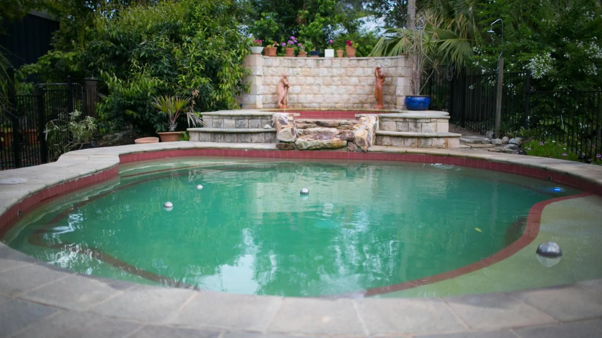 Noosa Valley Manor B&B Doonan Bed & Breakfast